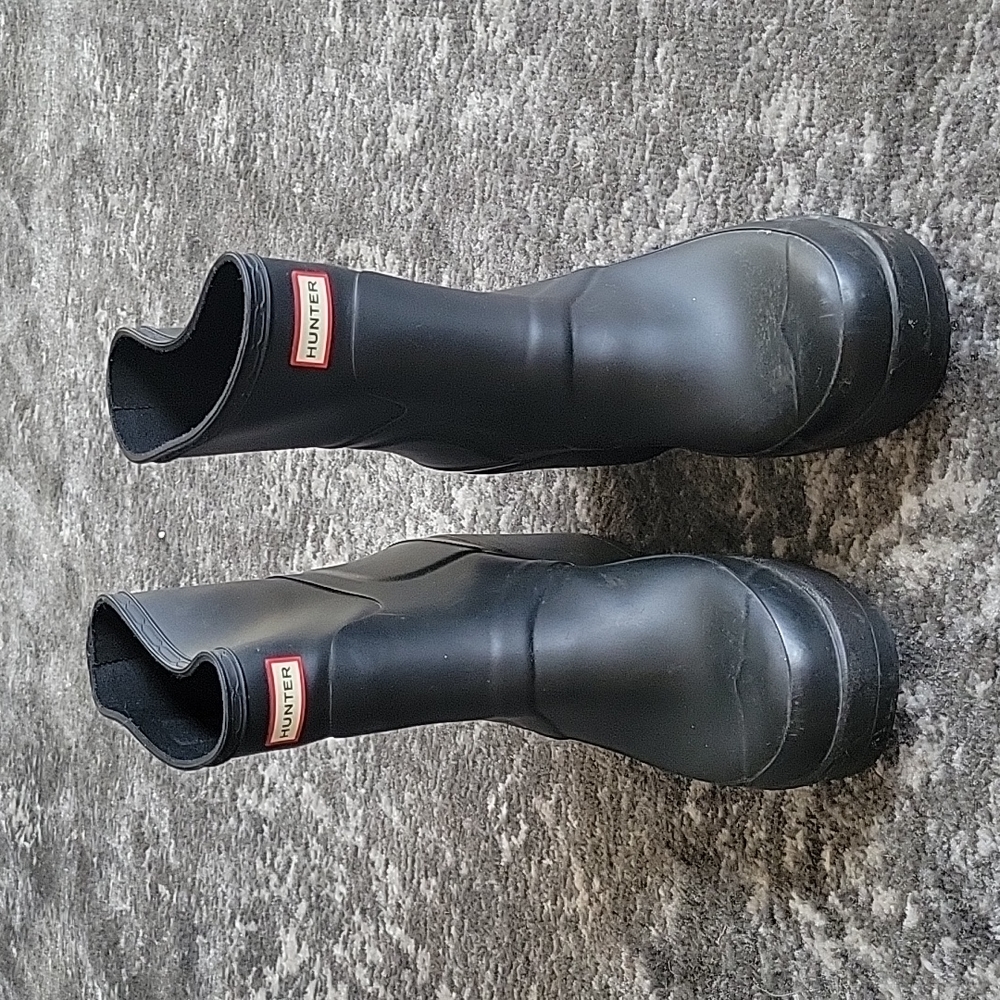 EUC Hunter wedge rain boots Size 9
